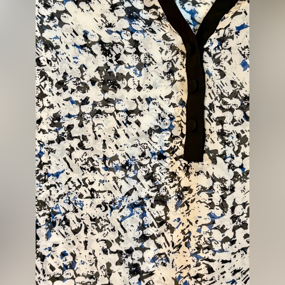 🖤Torrid Black and White Patterned Blouse- WORN ONCE! - Picture 2 of 4